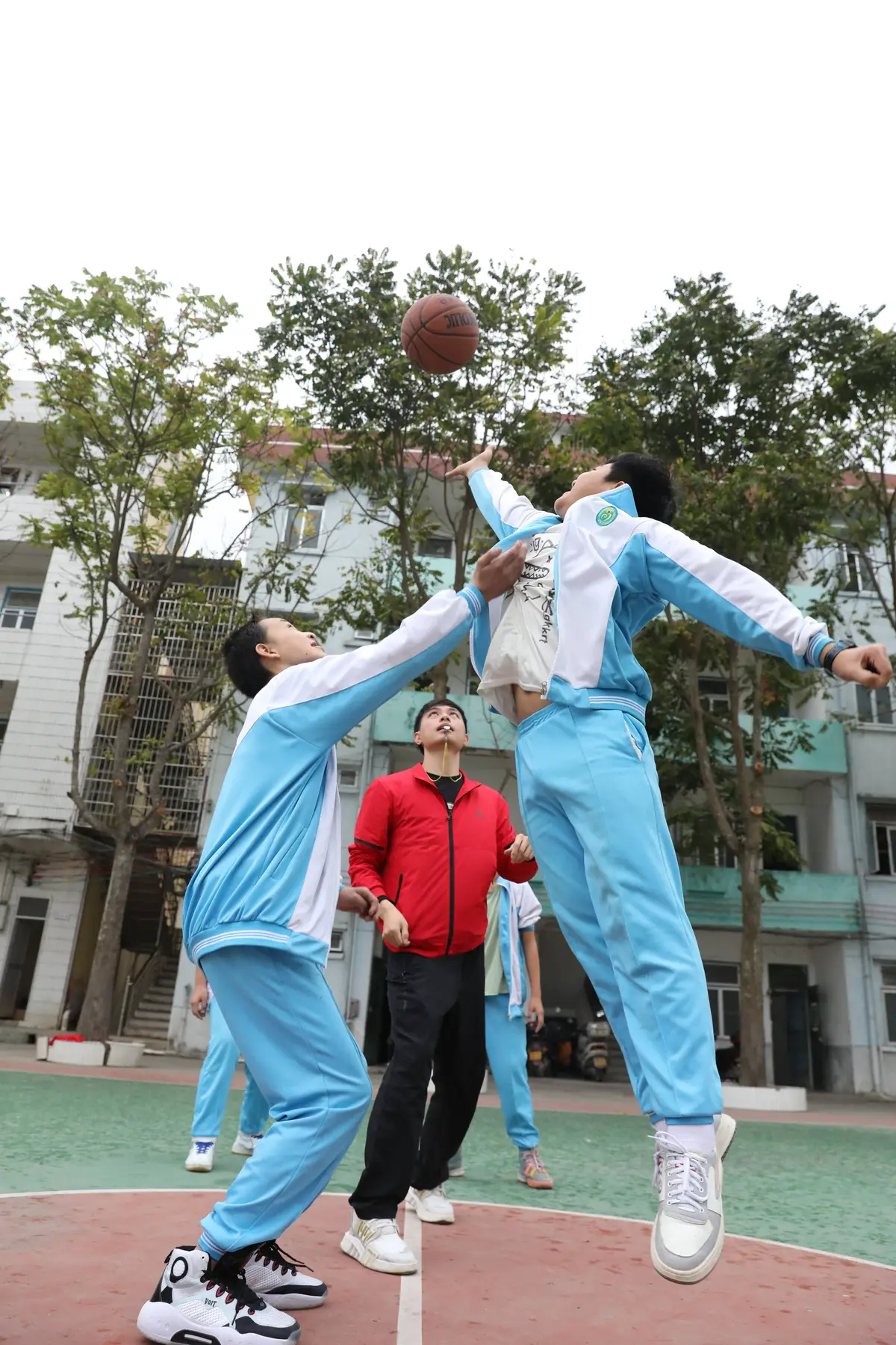 哪里可以找到专业的篮球防守训练课程_1